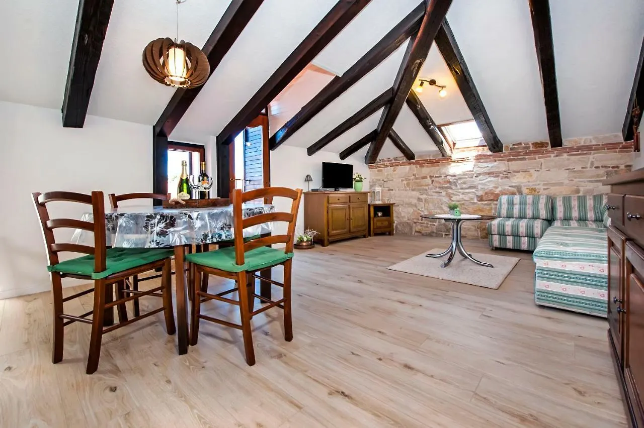 Rovigno Bella Sea View Apartment