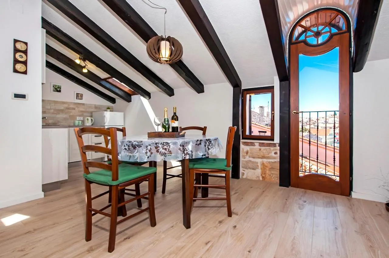 Rovigno Bella Sea View Apartment location